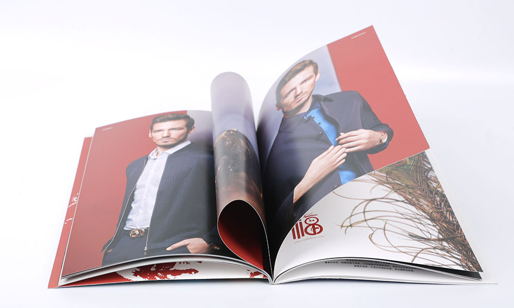 春夏時(shí)尚服裝畫冊(cè)設(shè)計(jì)